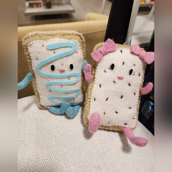 Love And Cupcakes Cute Valentines Felt Pop-Tart Plushies - Picture 2 of 3